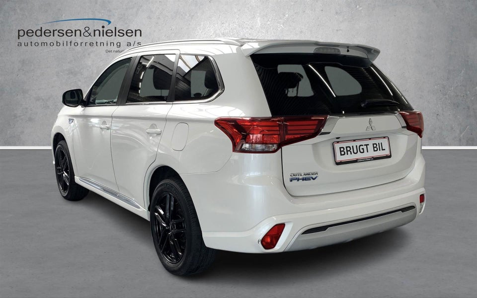 Mitsubishi Outlander 2,4 PHEV Inform CVT 4WD 5d