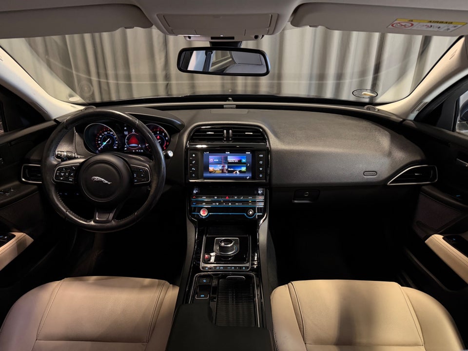 Jaguar XE 2,0 P200 Prestige aut. 4d