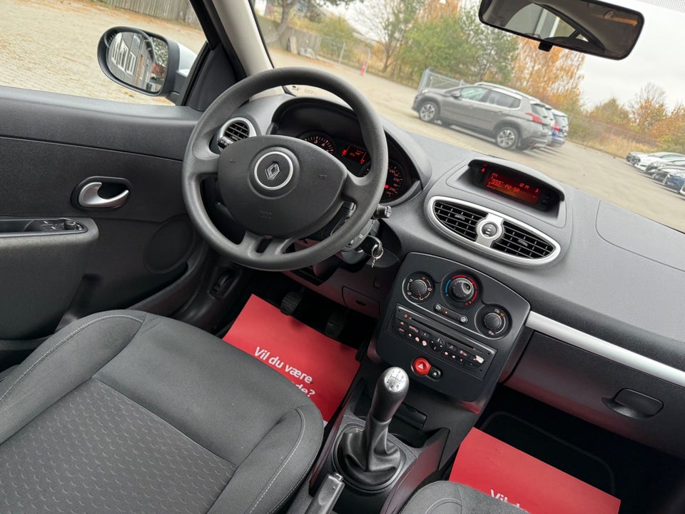 Renault Clio III 1,2 16V Authentique 5d