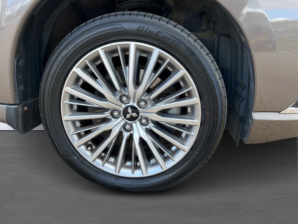 Mitsubishi Outlander 2,4 PHEV Invite CVT 4WD 5d
