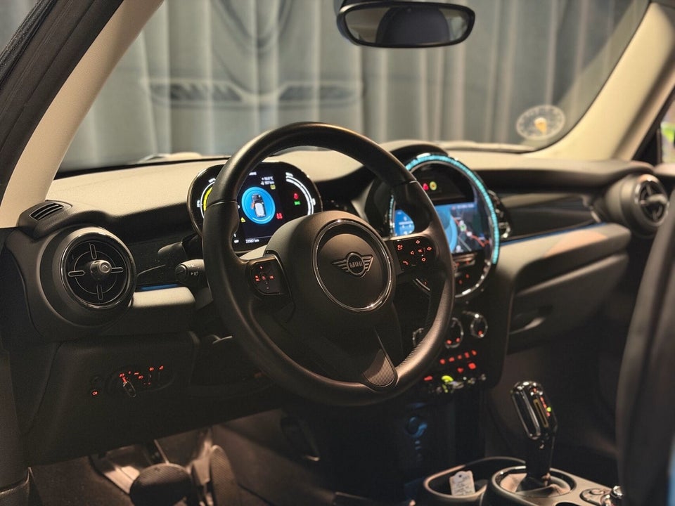 MINI Cooper SE Essential 3d