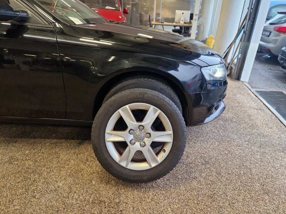 Audi A4 2,0 TDi 143 S-line Avant Multitr. 5d