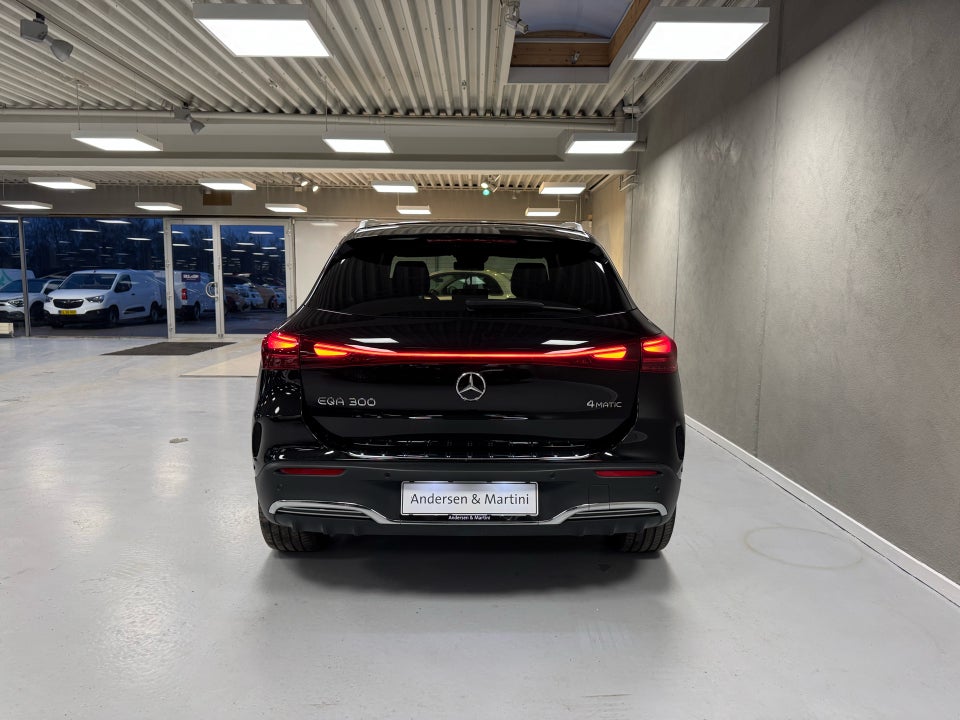 Mercedes EQA300 AMG Line 4Matic 5d