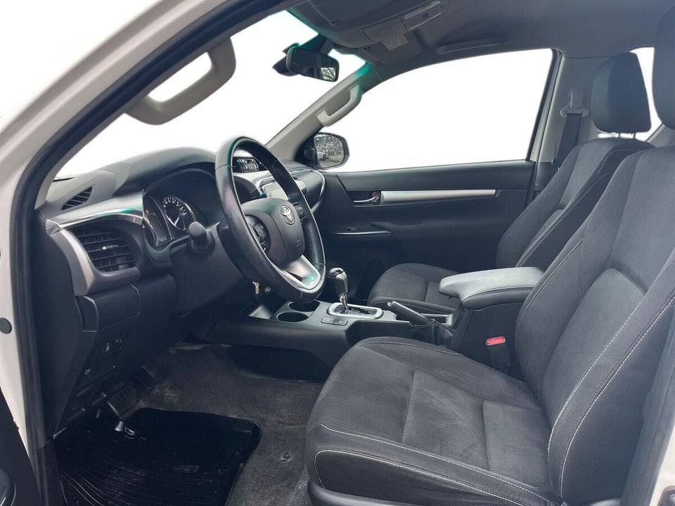 Toyota HiLux 2,8 D T3 Ex.Kab aut. 4d