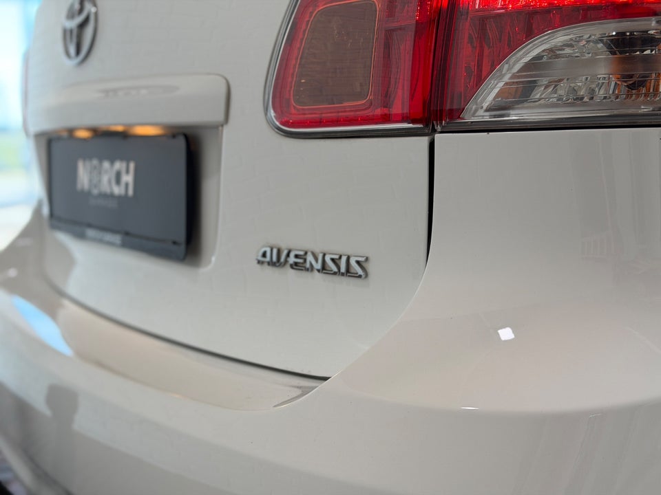 Toyota Avensis 1,6 VVT-i T1 stc. 5d