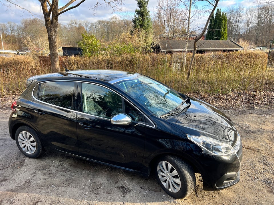 Peugeot 208 1,2 PureTech 82 Allure Sky 5d