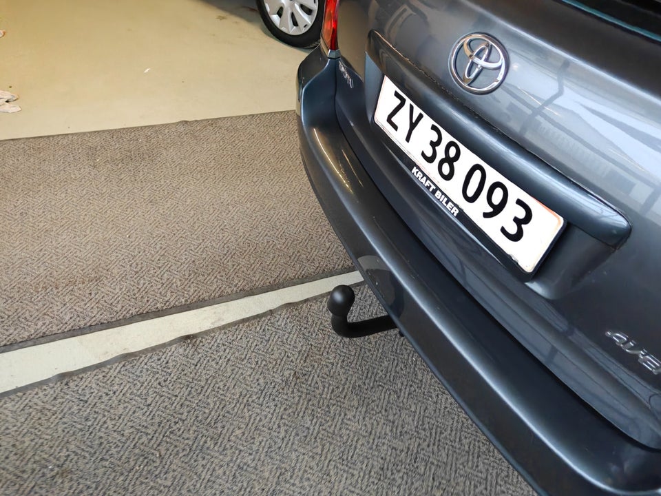 Toyota Avensis 1,8 VVT-i Sol stc. 5d