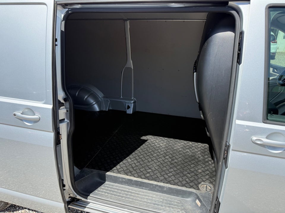 VW Transporter 2,0 TDi 180 Kassevogn DSG lang