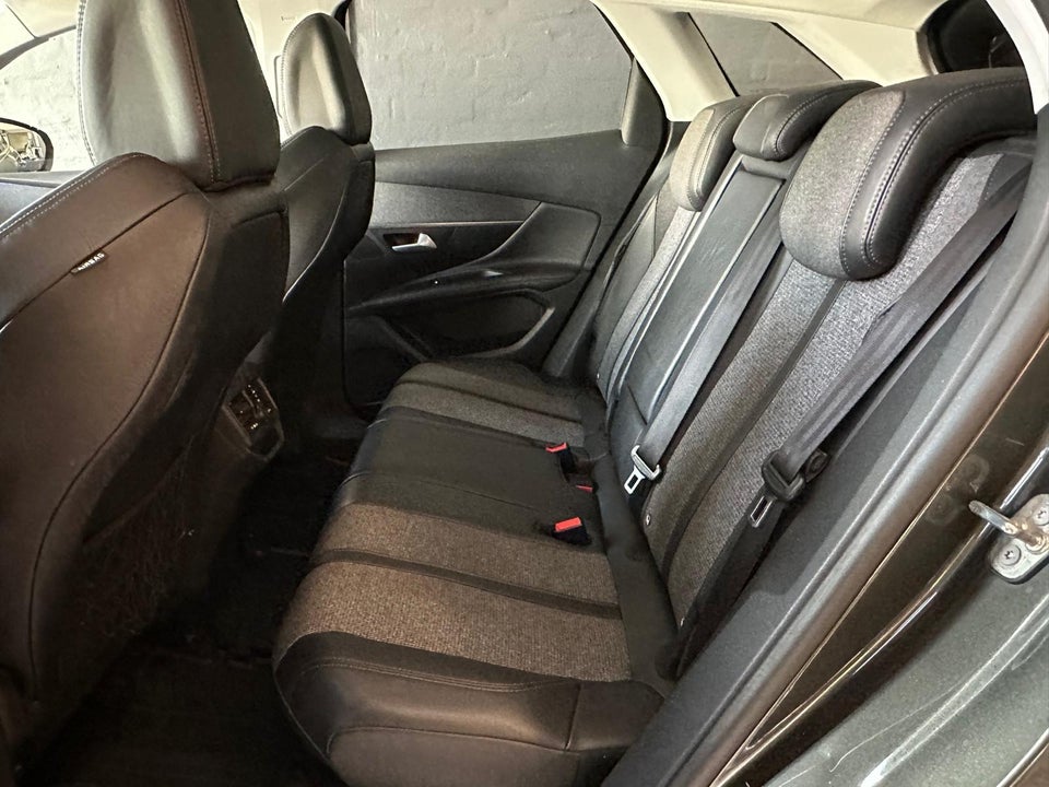 Peugeot 3008 1,6 BlueHDi 120 Allure EAT6 5d
