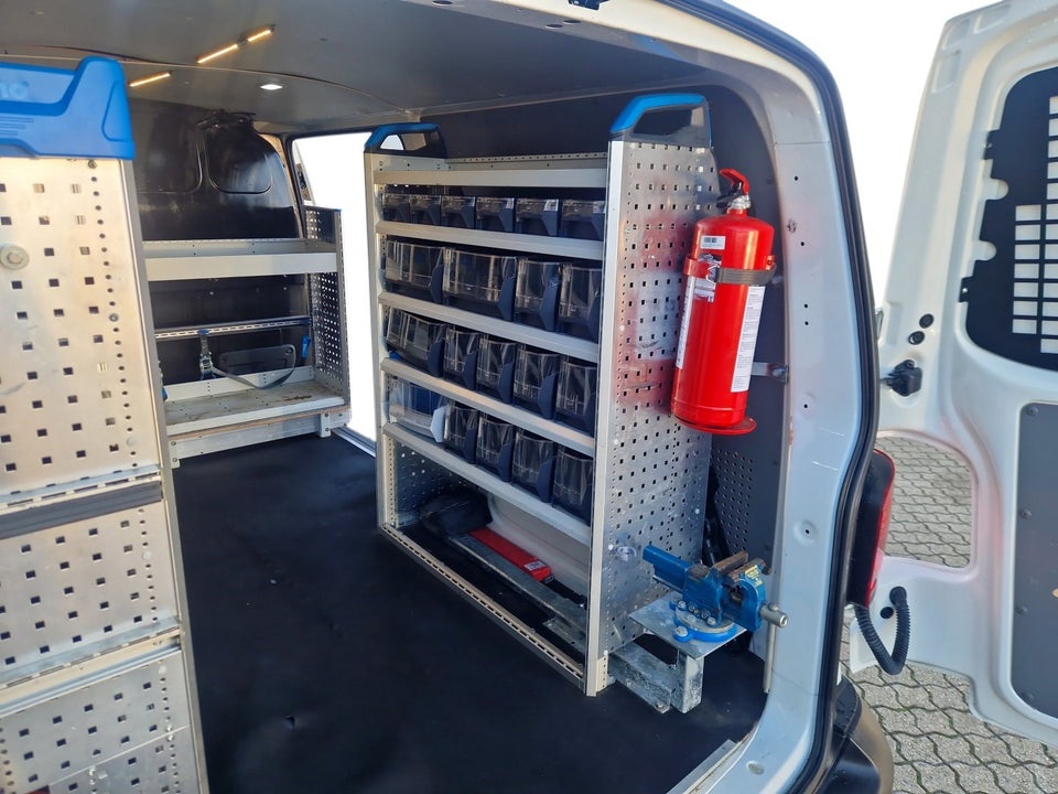 VW Transporter 2,0 TDi 110 Kassevogn lang