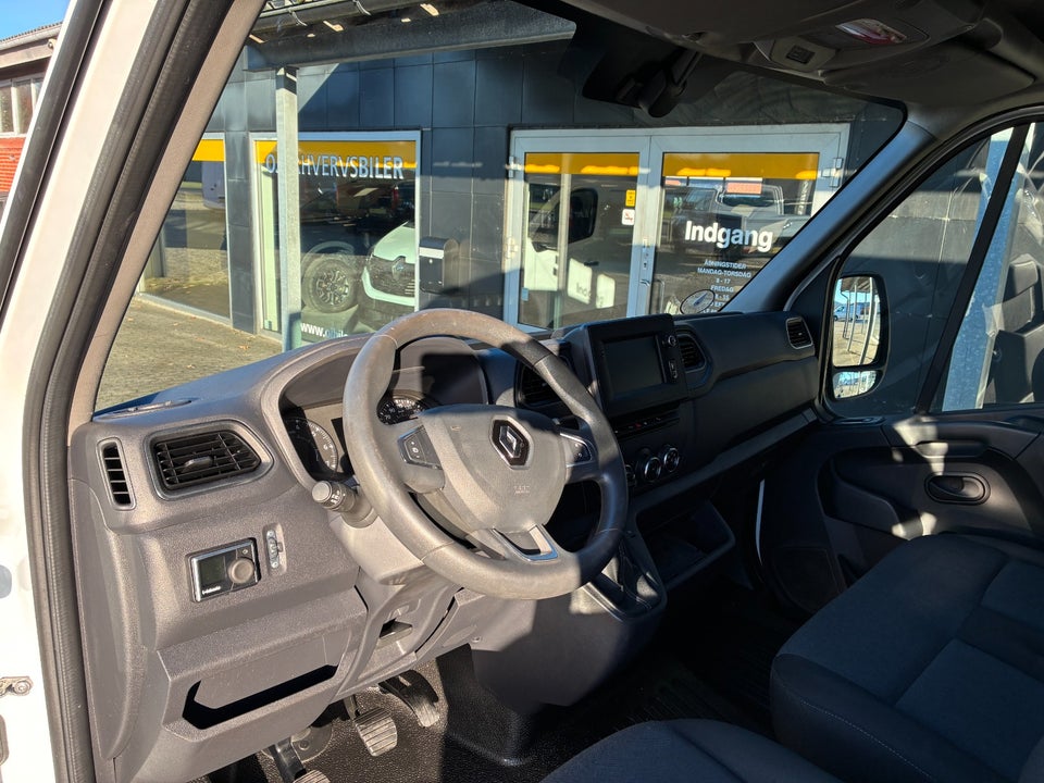Renault Master IV T33 2,3 dCi 135 L2H2 Kassevogn
