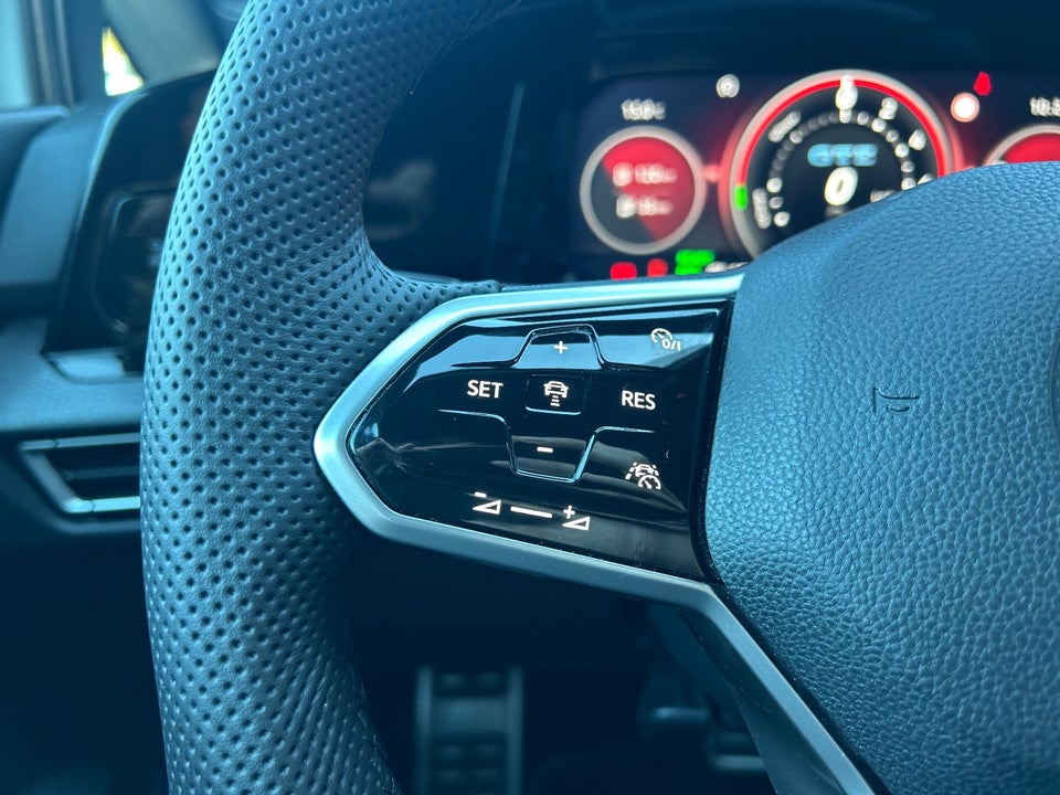 VW Golf VIII 1,4 GTE DSG 5d