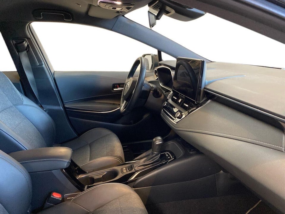 Toyota Corolla 1,8 Hybrid Style Touring Sports e-CVT 5d