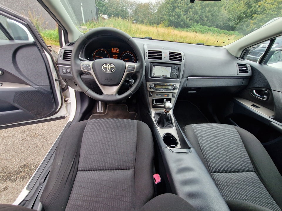 Toyota Avensis 2,0 D-4D T2 stc. 5d