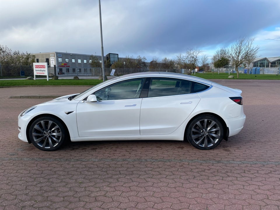 Tesla Model 3 Long Range AWD 4d