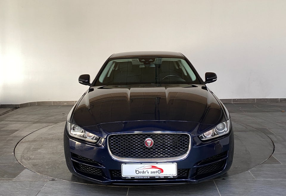 Jaguar XE 2,0 P200 Pure aut. 4d