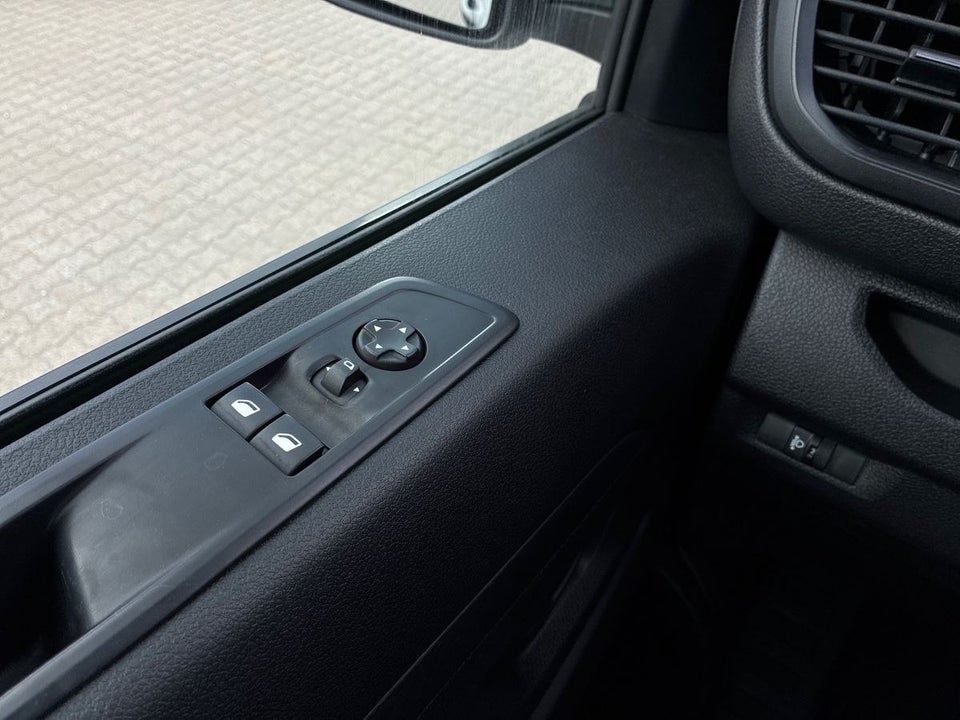 Peugeot e-Expert 75 L3 Premium Van