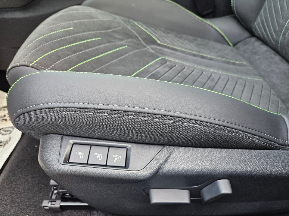 Peugeot e-208 54 GT Pack 5d
