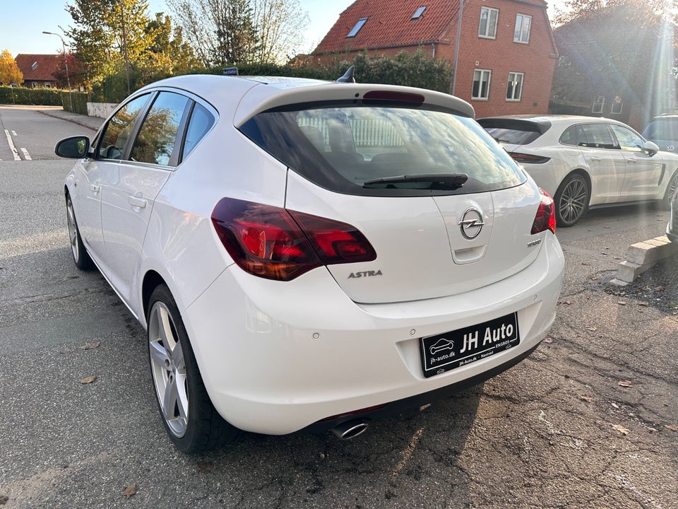 Opel Astra 1,6 T 180 Sport 5d