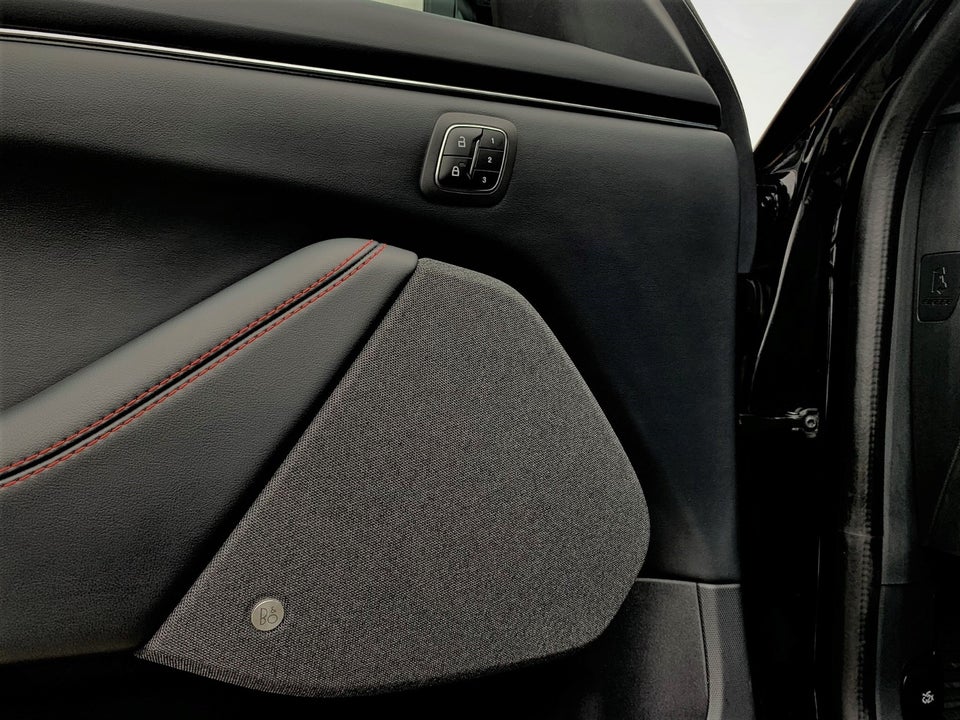 Ford Mustang Mach-E 98 Premium Extended Range AWD 5d