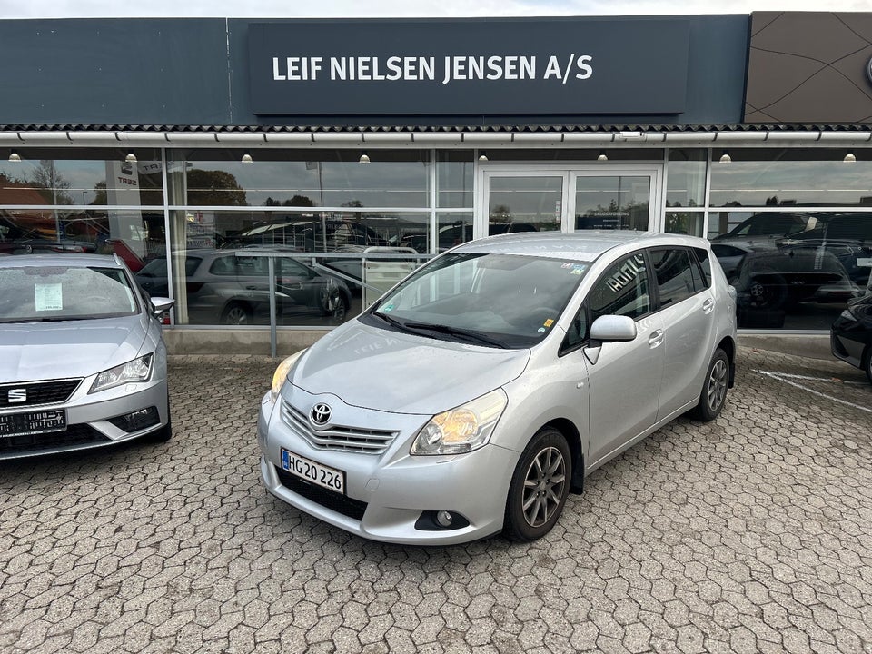 Toyota Verso 1,8 TX Skyview 7prs 5d