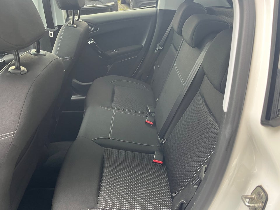 Peugeot 208 1,6 BlueHDi 100 Allure Sky 5d