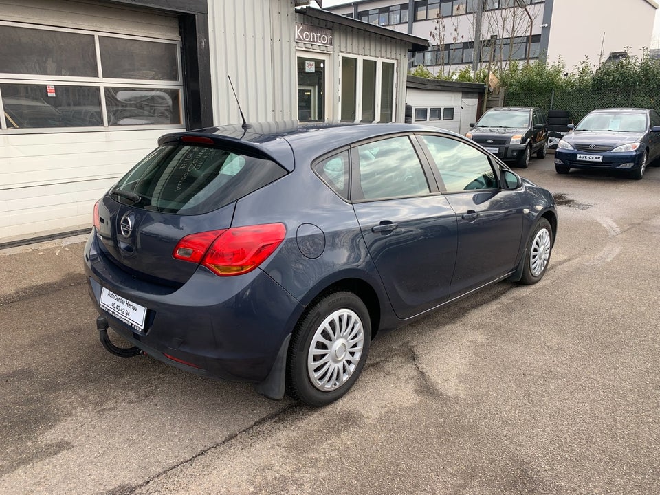 Opel Astra 1,6 Enjoy 5d