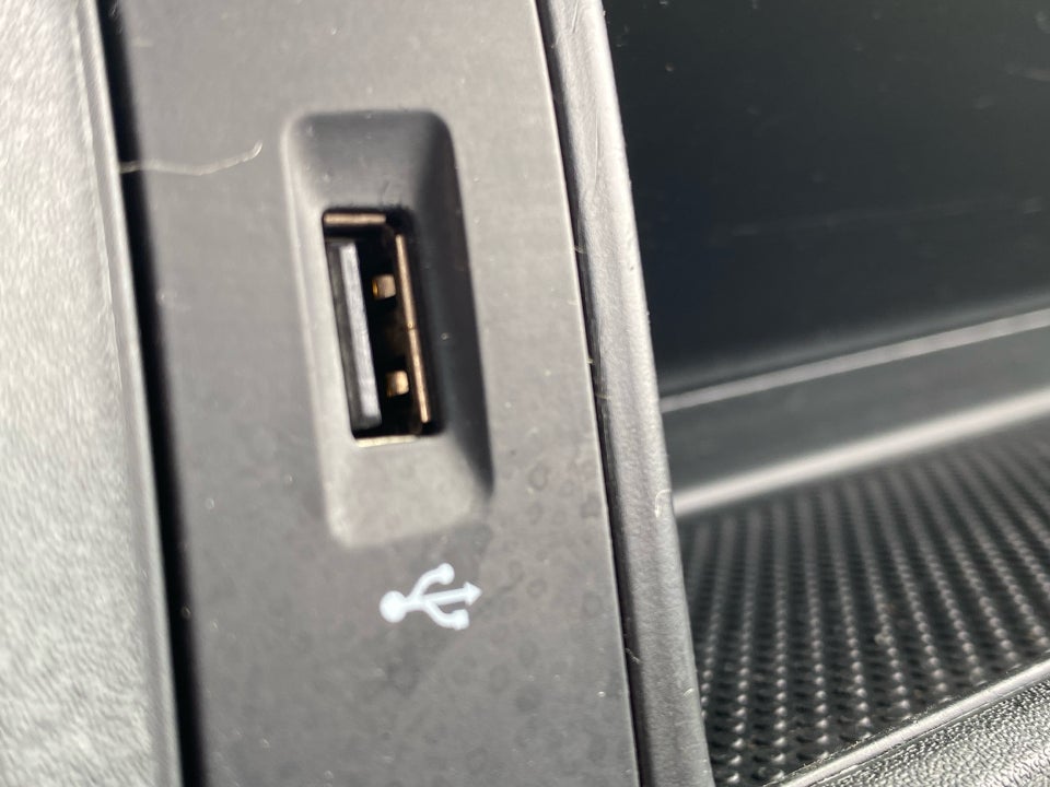 VW Transporter 2,0 TDi 102 Kassevogn kort