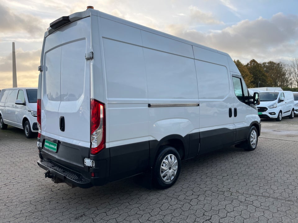 Iveco Daily 2,3 35S16 12m³ Van AG8