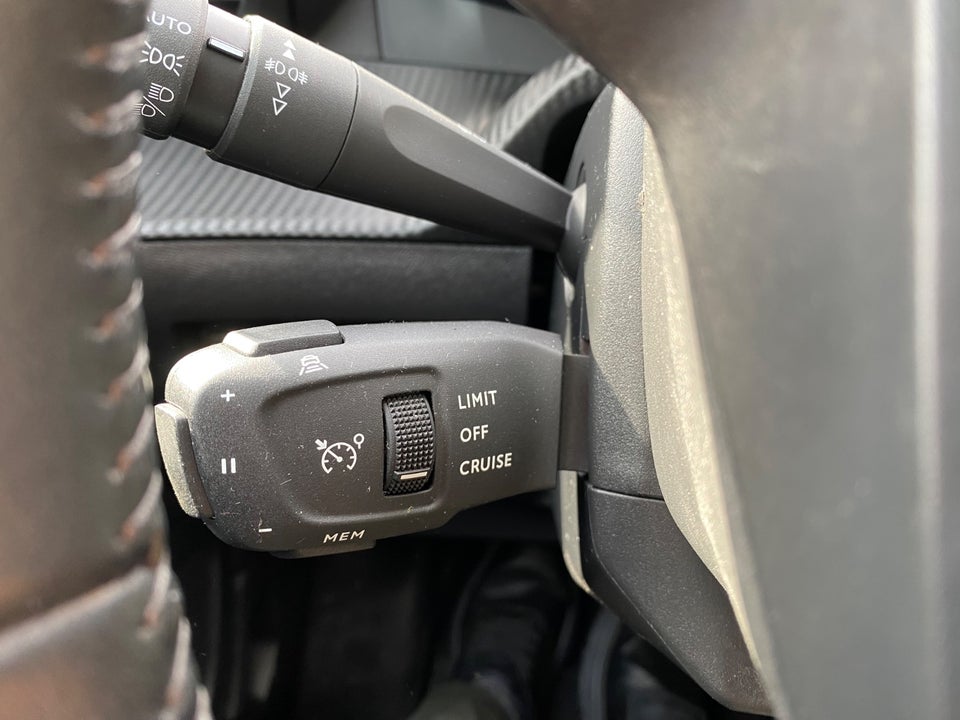 Peugeot 2008 1,5 BlueHDi 110 Allure Pack Van 5d