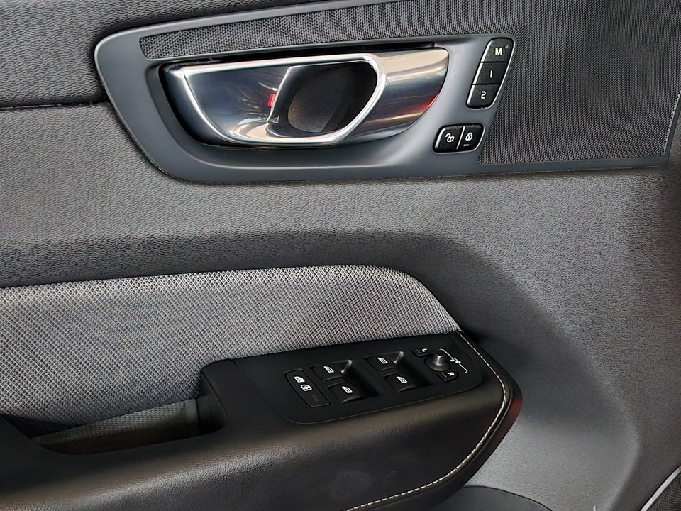 Volvo XC60 2,0 T6 ReCharge R-Design aut. AWD 5d