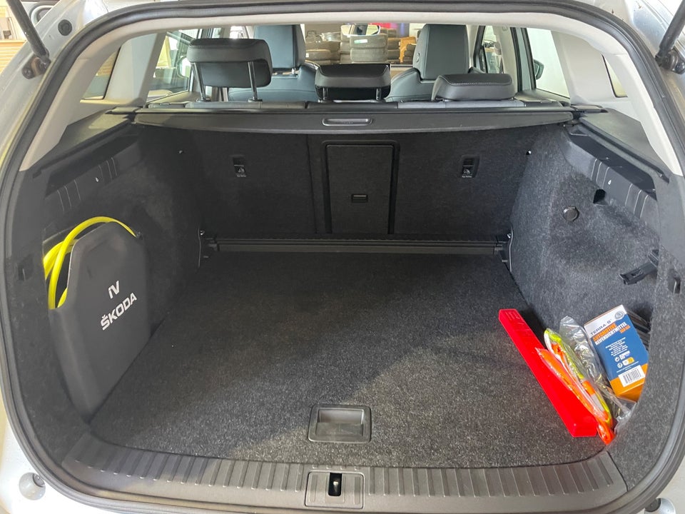 Skoda Enyaq 80 iV Plus Loft 5d