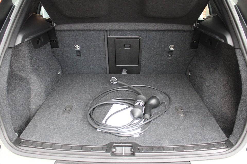 Volvo XC40 ReCharge Extended Range Plus 5d
