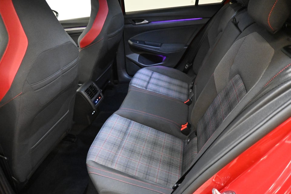 VW Golf VIII 2,0 GTi DSG 5d