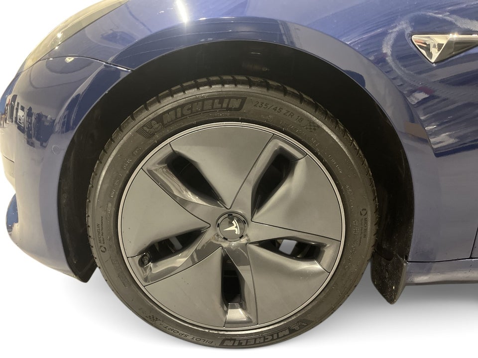 Tesla Model 3 Standard Range+ RWD 4d