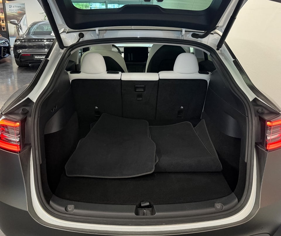 Tesla Model Y Long Range AWD 5d