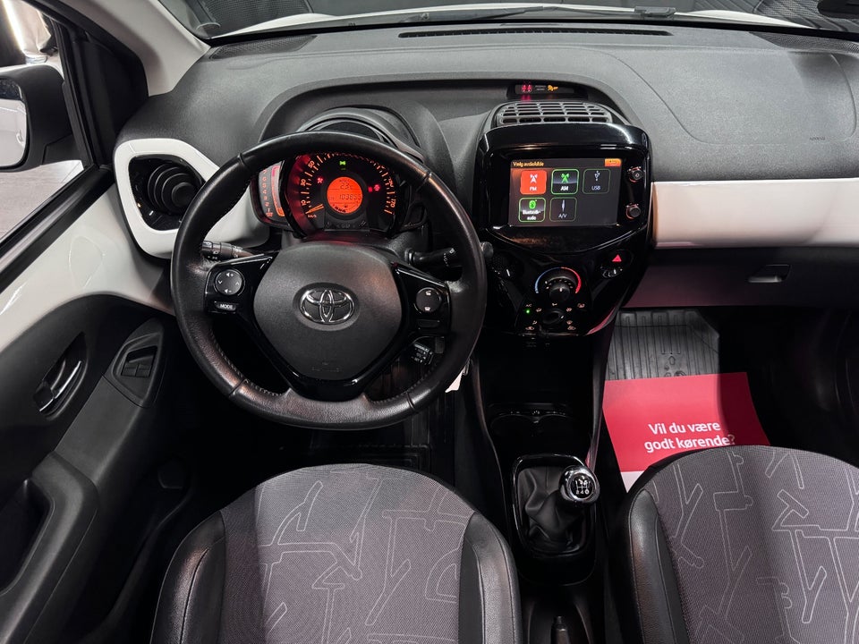 Toyota Aygo 1,0 VVT-i x-wave Sky 5d