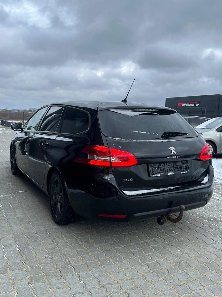Peugeot 308 1,2 e-THP 110 Active SW 5d