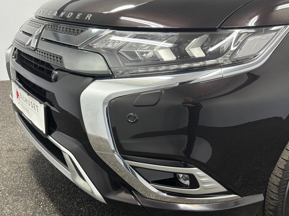 Mitsubishi Outlander 2,4 PHEV Instyle CVT 4WD 5d