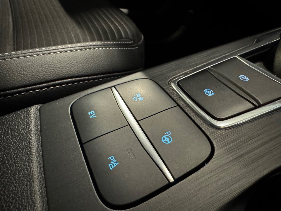 Ford Kuga 2,5 PHEV Titanium X CVT 5d