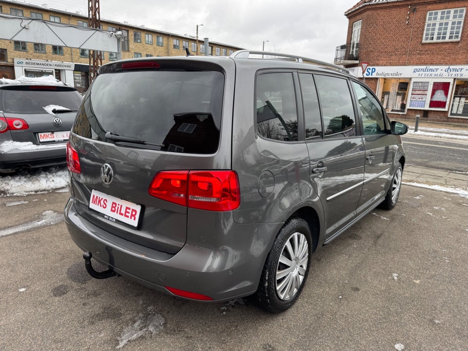 VW Touran 1,6 TDi 105 Highline DSG BMT 7prs 5d