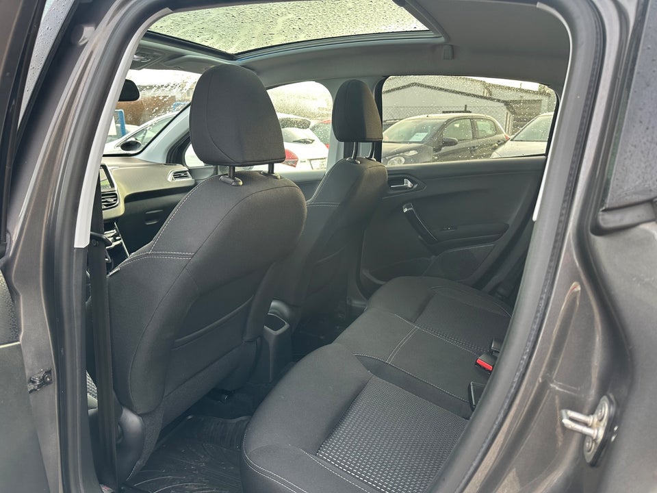 Peugeot 208 1,2 VTi 82 Signature Sky 5d