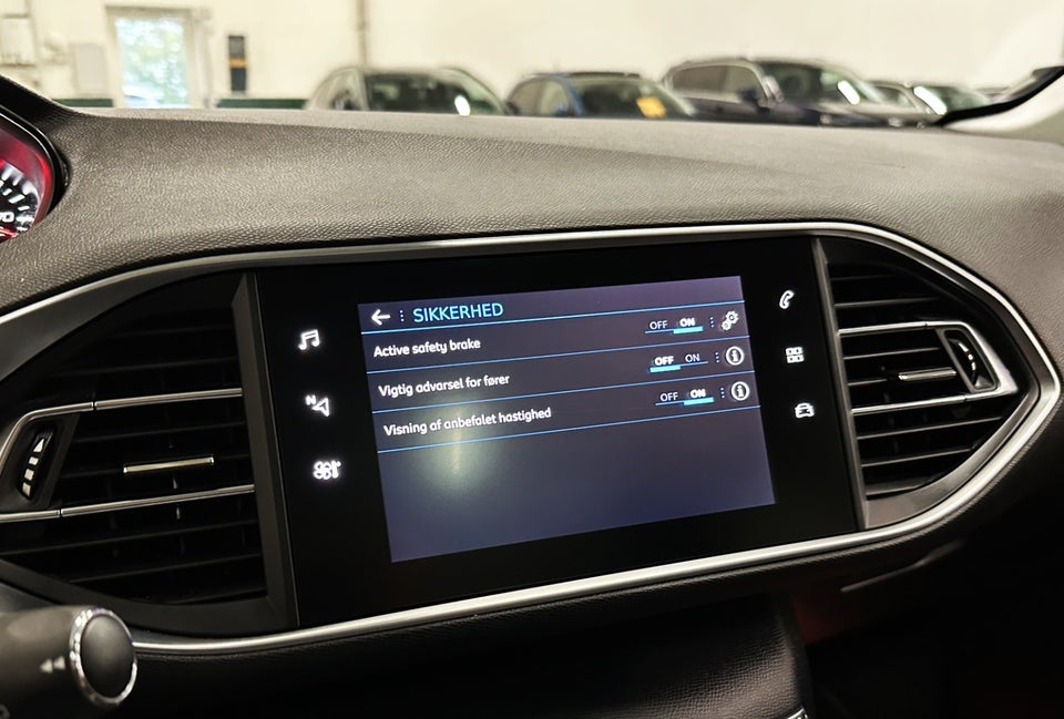 Peugeot 308 1,5 BlueHDi 130 Allure Sky SW 5d