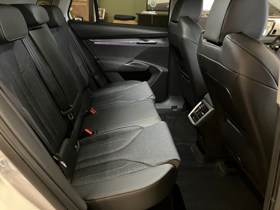 Skoda Elroq 85 iV Loft 5d