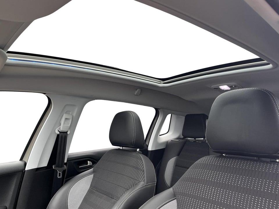 Peugeot 2008 1,6 BlueHDi 100 Allure Sky 5d