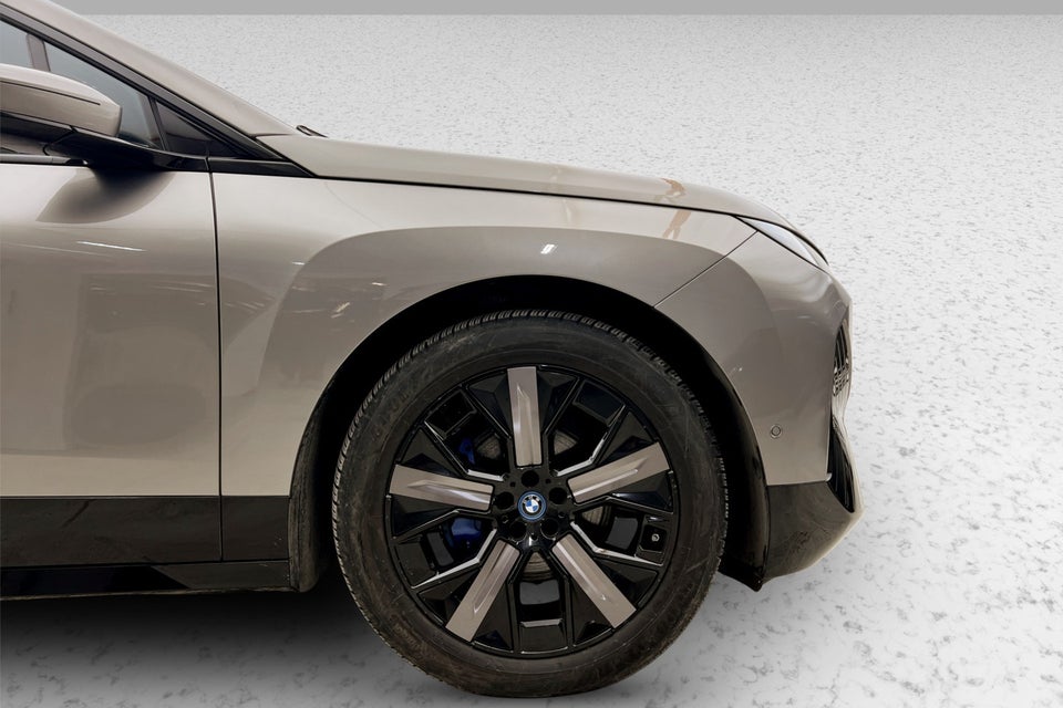 BMW iX xDrive40 Supercharged 5d