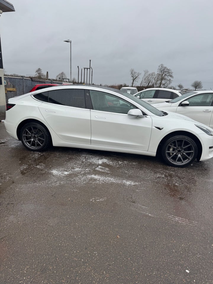 Tesla Model 3 Standard Range+ RWD 4d