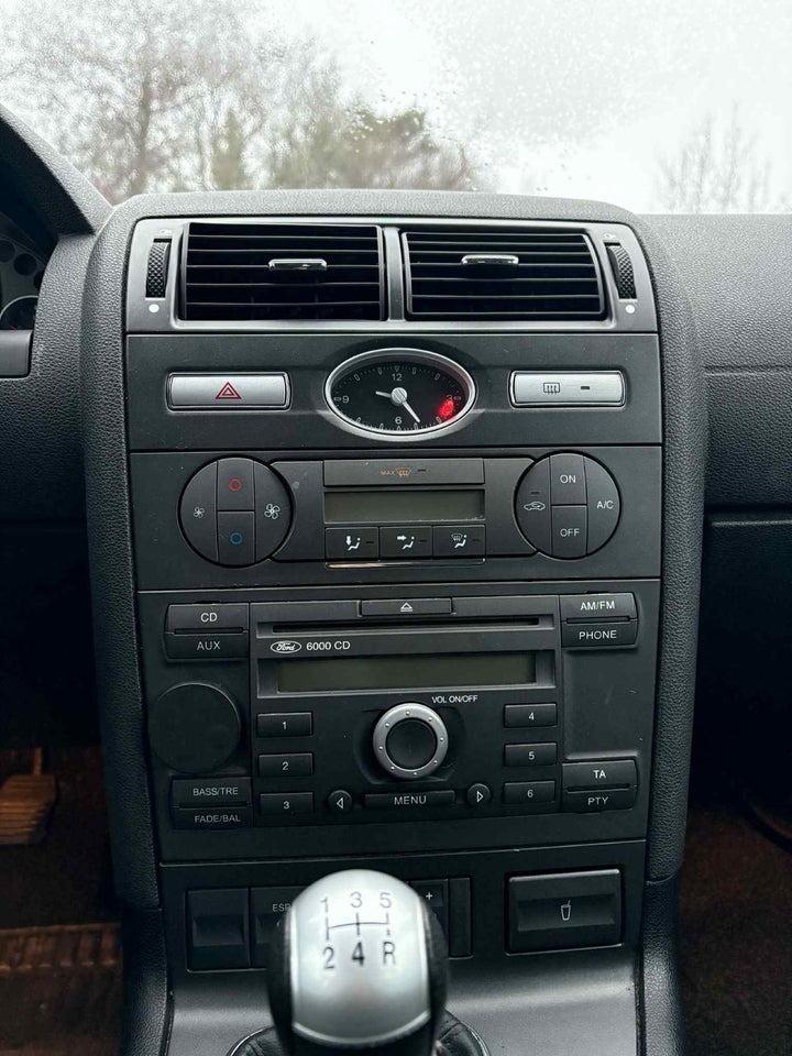 Ford Mondeo 1,8 110 Ambiente stc. 5d