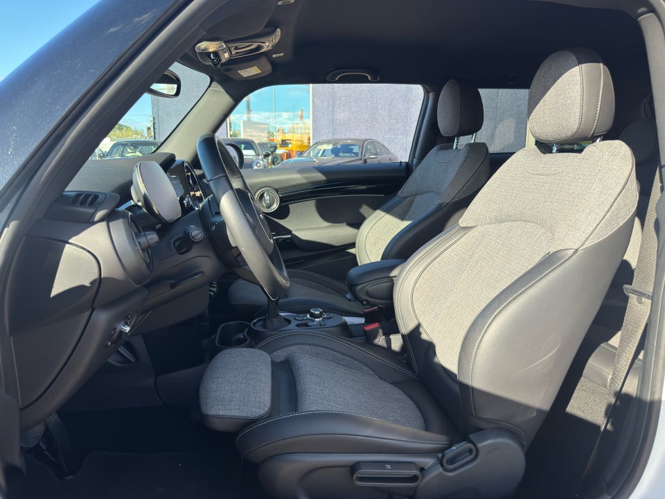 MINI Cooper SE Essential 3d