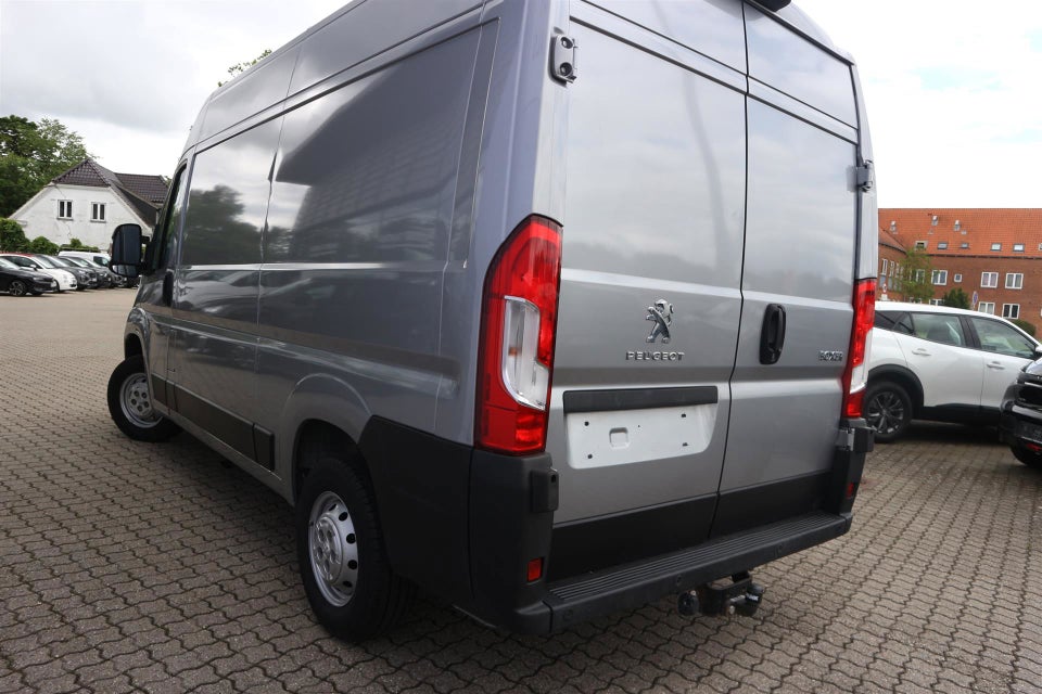 Peugeot Boxer 333 2,2 BlueHDi 140 L2H2 Premium